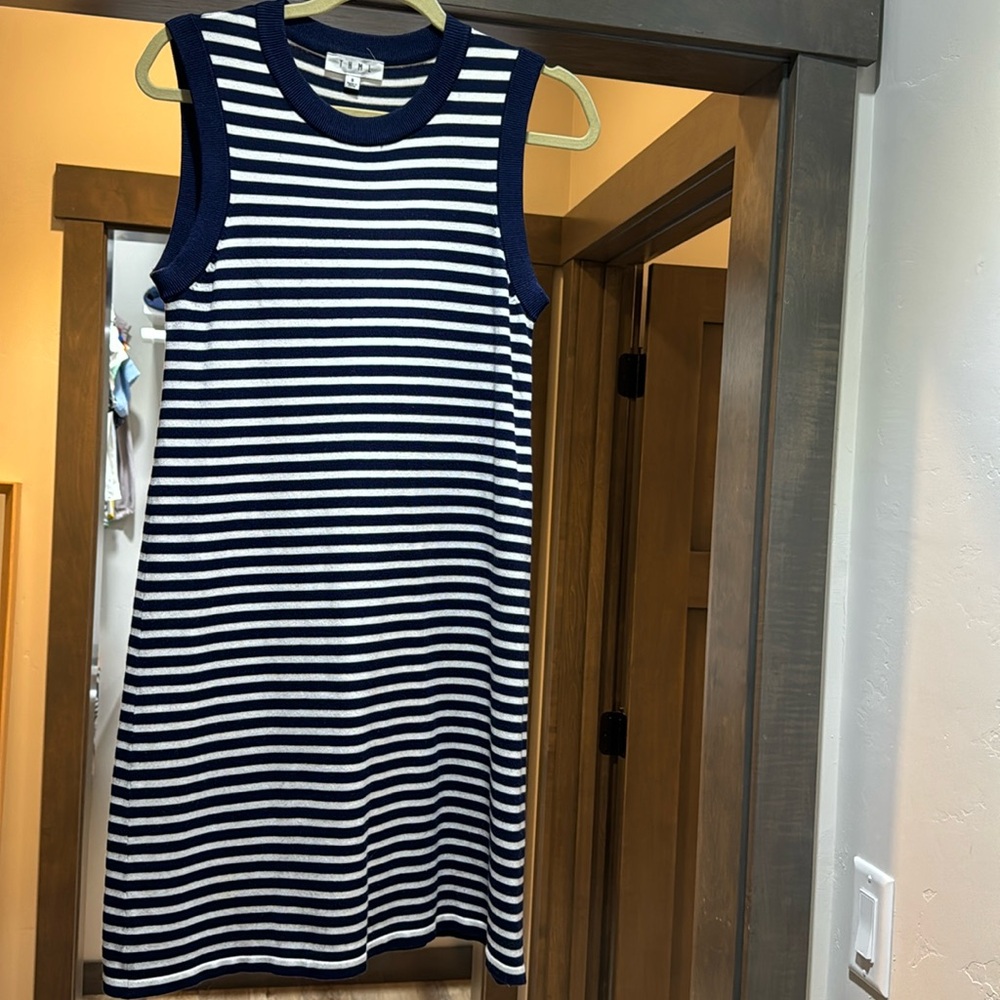 Sleeveless sweater dress.